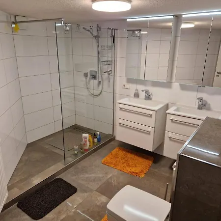 Monteurzimmer- Kellerwohnung Mit Gemeinschaftsbad Und Kueche Bei Rastatt Проживание в семье Muggensturm
