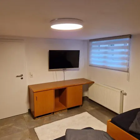 Проживание в семье Monteurzimmer- Kellerwohnung Mit Gemeinschaftsbad Und Kueche Bei Rastatt *