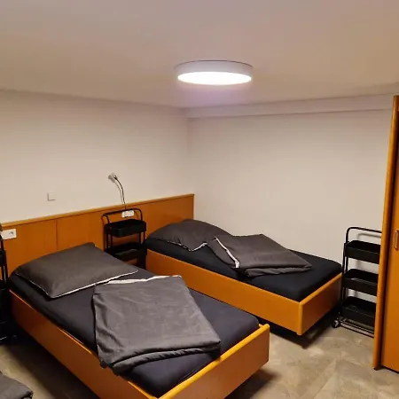 Monteurzimmer- Kellerwohnung Mit Gemeinschaftsbad Und Kueche Bei Rastatt *