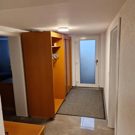 Monteurzimmer- Kellerwohnung Mit Gemeinschaftsbad Und Kueche Bei Rastatt