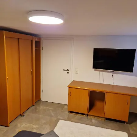 Monteurzimmer- Kellerwohnung Mit Gemeinschaftsbad Und Kueche Bei Rastatt Muggensturm