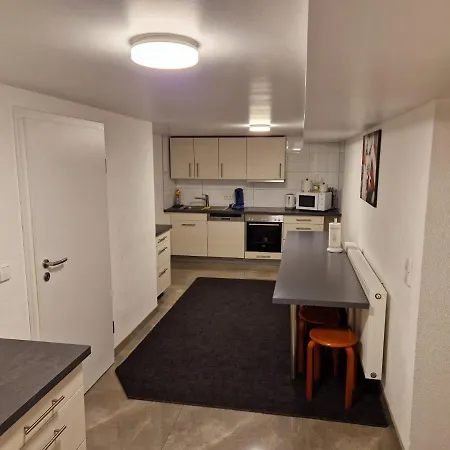 Проживание в семье Monteurzimmer- Kellerwohnung Mit Gemeinschaftsbad Und Kueche Bei Rastatt *