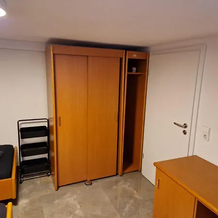 Monteurzimmer- Kellerwohnung Mit Gemeinschaftsbad Und Kueche Bei Rastatt Muggensturm